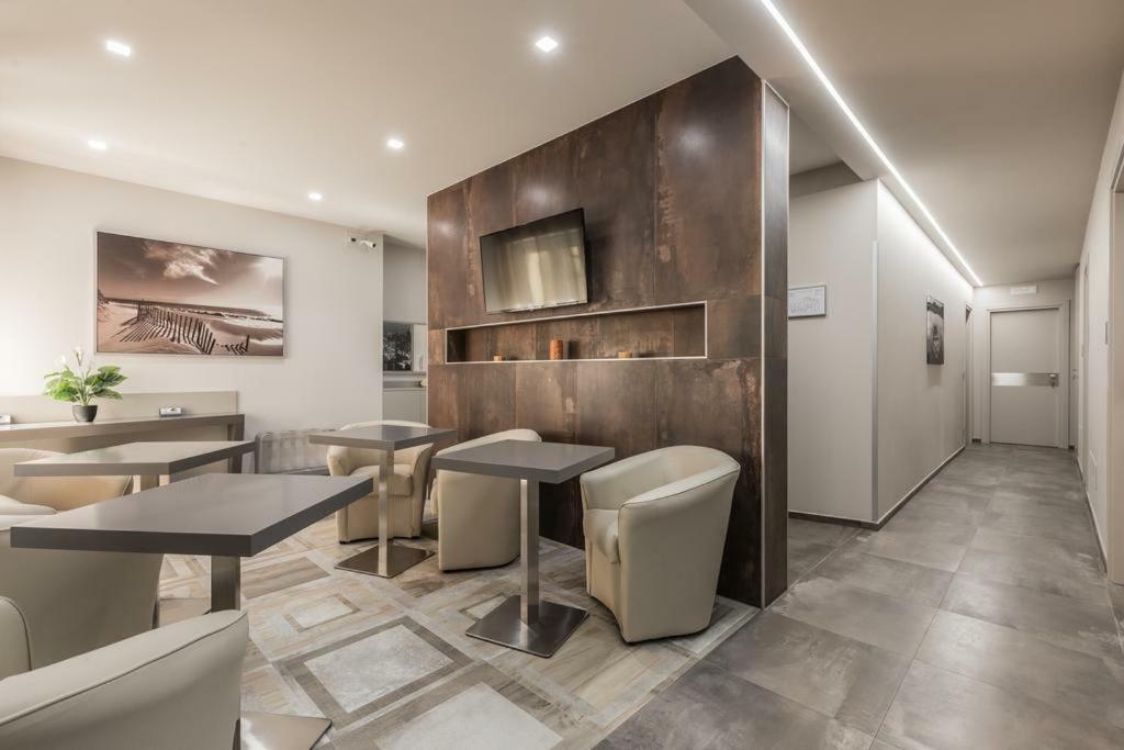 Astoria Suite Apartments Bolonia Exterior foto