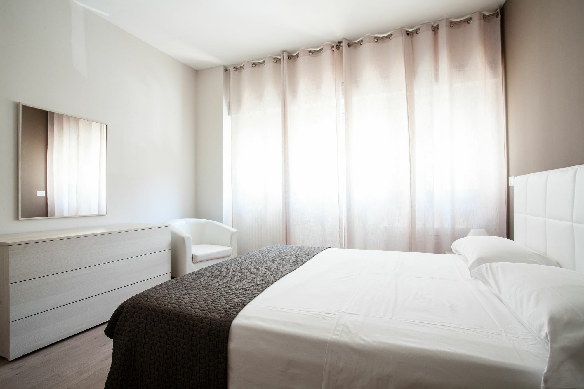 Astoria Suite Apartments Bolonia Exterior foto